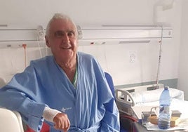 Rogelio Merino durante su ingreso en el hospital de Salamanca.