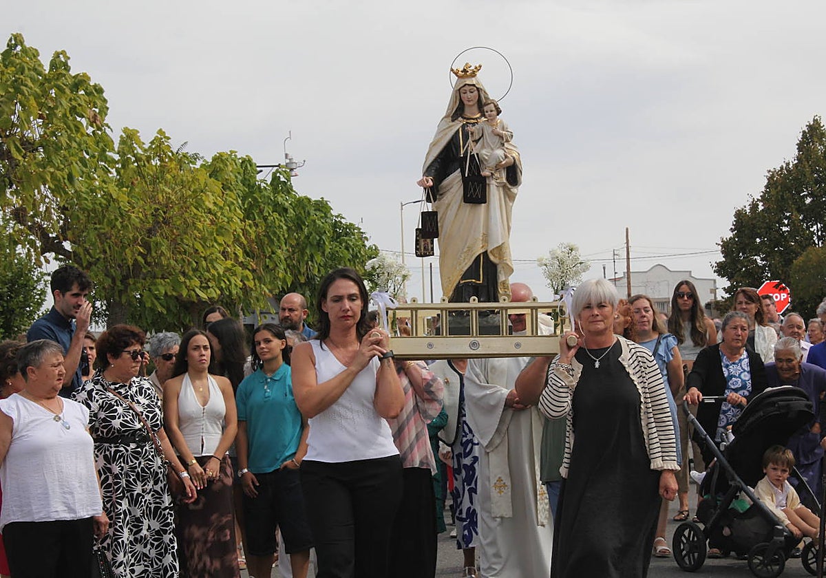 Trabanca se entrega a la Virgen del Carmen en el primer día de fiestas