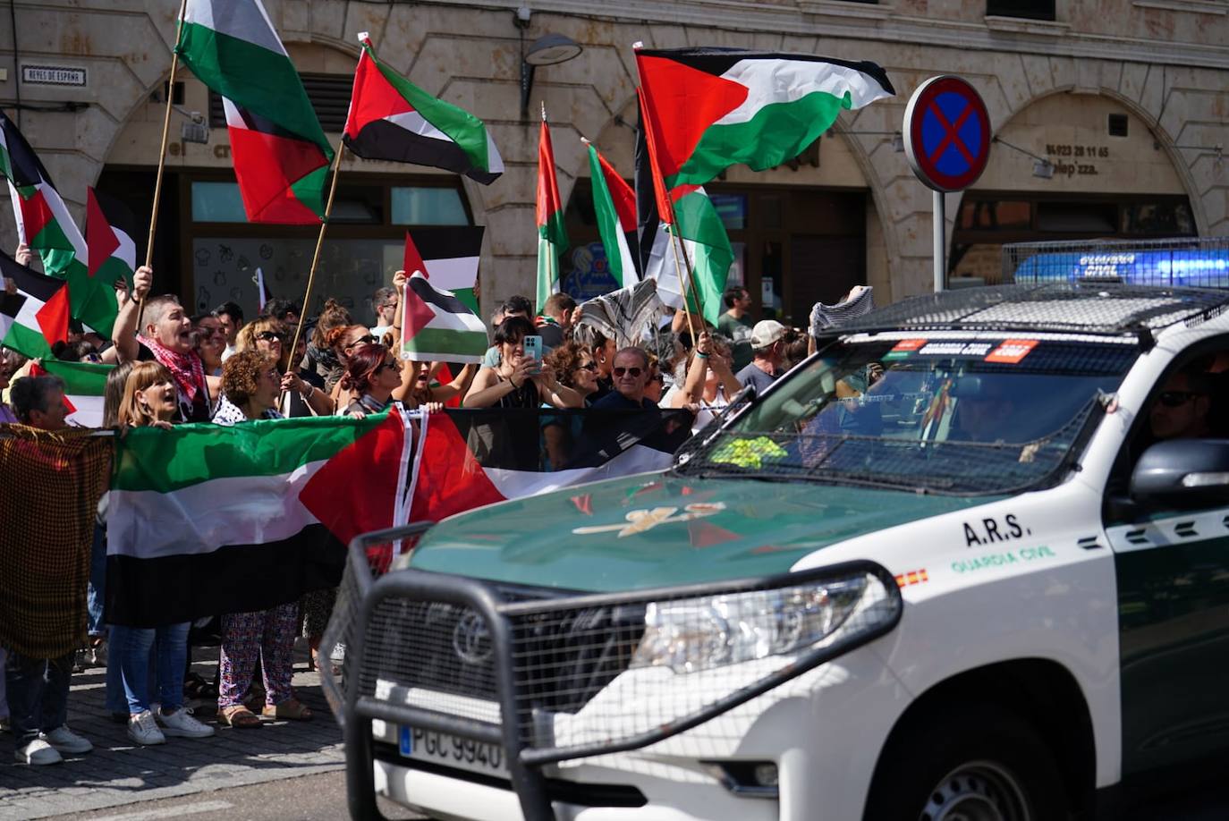 Mucha seguridad, protestas, y afición por el ciclismo: todas las imágenes de La Vuelta en Salamanca