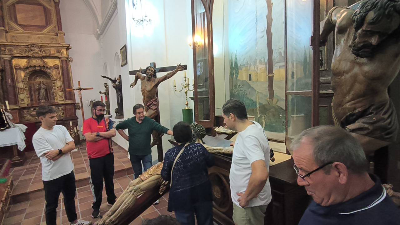 Emocionante bajada del Cristo de la Agonía en Peñaranda