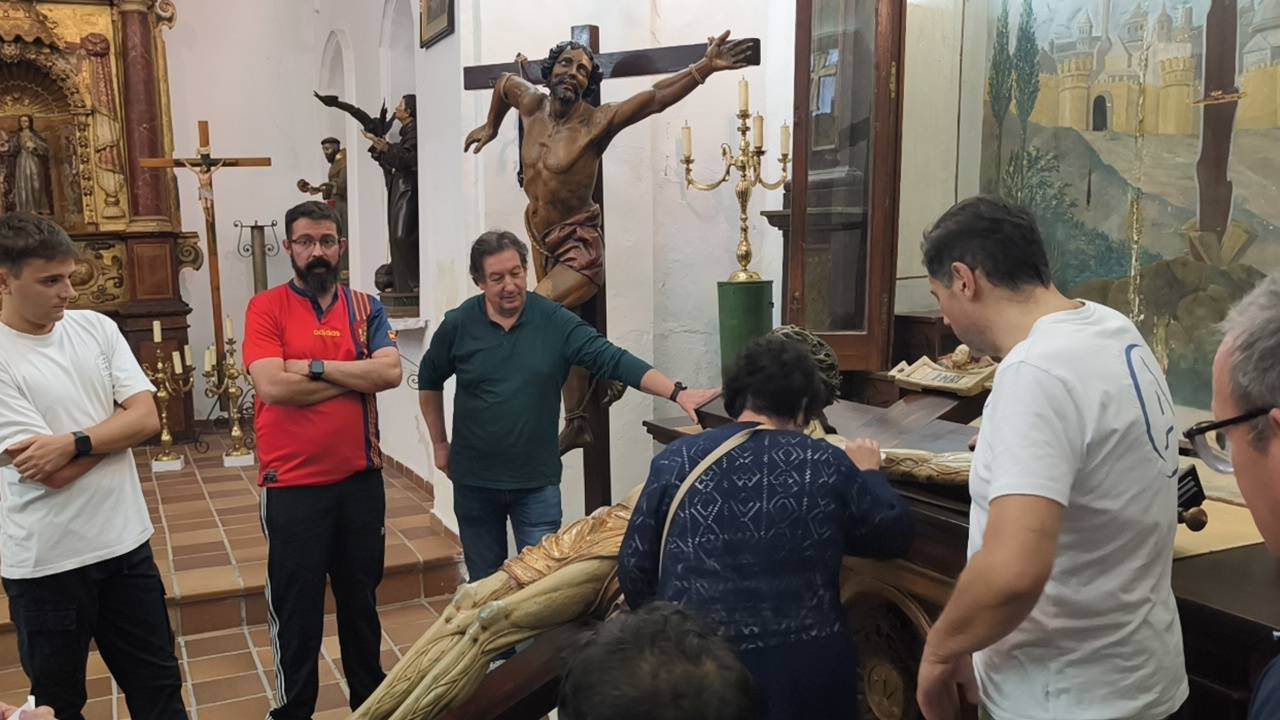 Emocionante bajada del Cristo de la Agonía en Peñaranda