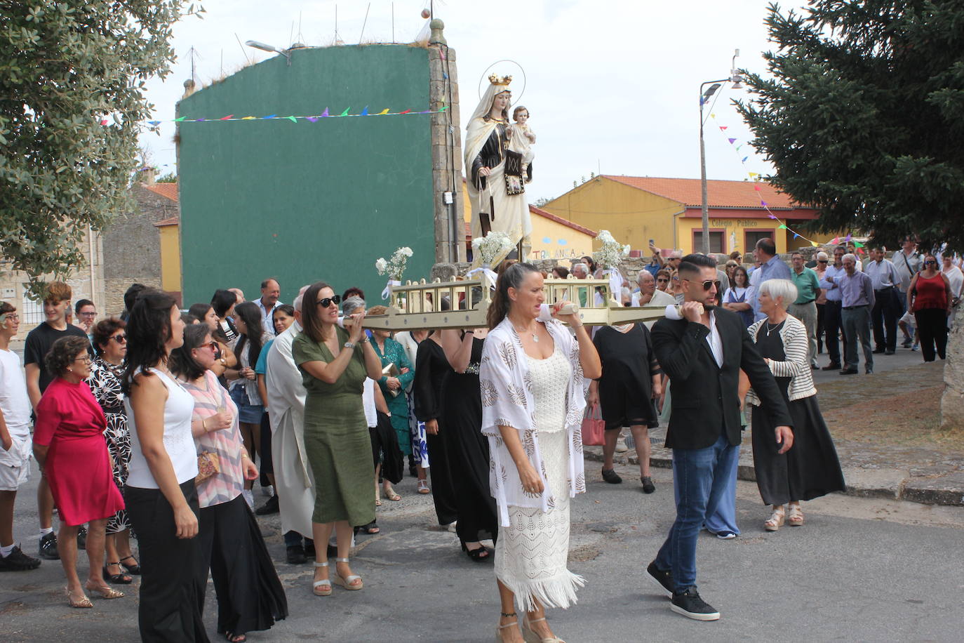 Trabanca se entrega a la Virgen del Carmen en el primer día de fiestas