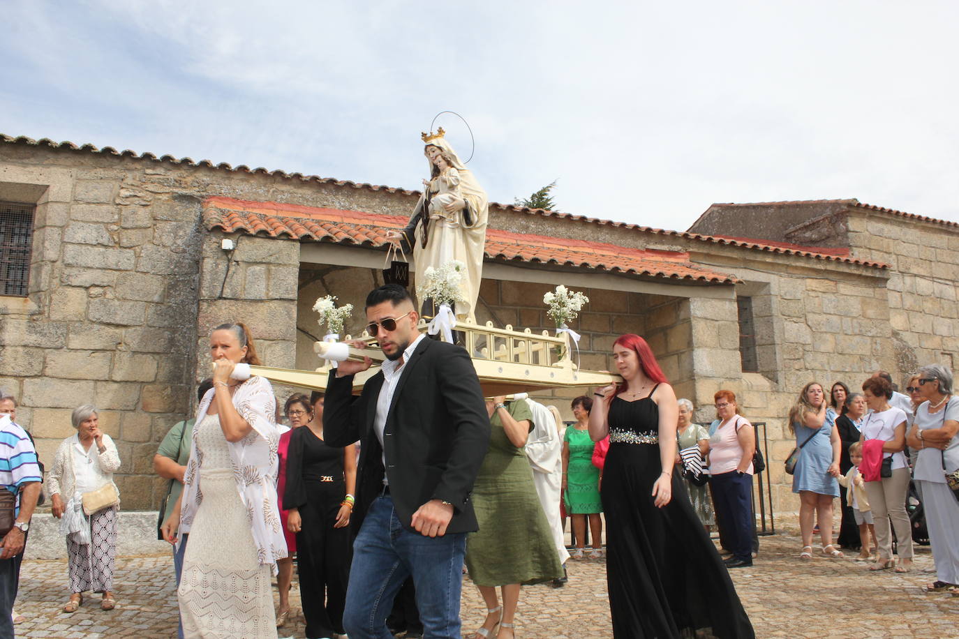 Trabanca se entrega a la Virgen del Carmen en el primer día de fiestas