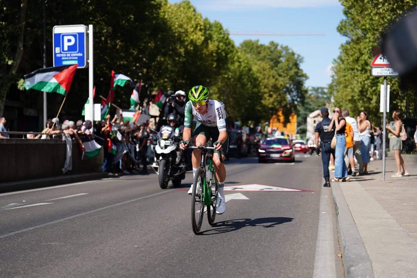 Mucha seguridad, protestas, y afición por el ciclismo: todas las imágenes de La Vuelta en Salamanca