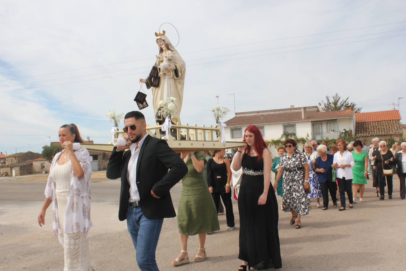 Trabanca se entrega a la Virgen del Carmen en el primer día de fiestas