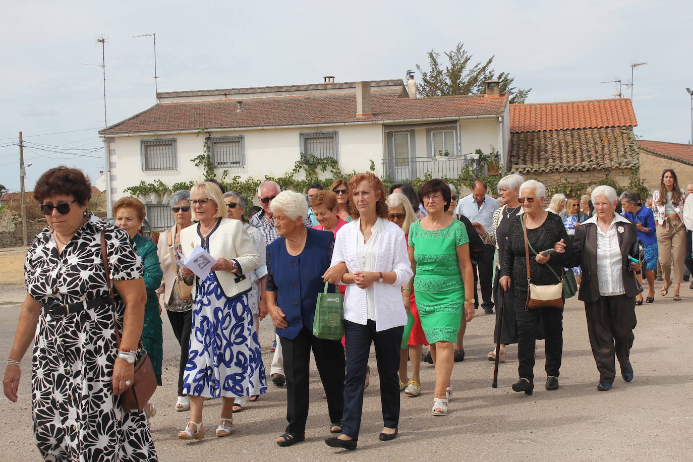 Trabanca se entrega a la Virgen del Carmen en el primer día de fiestas