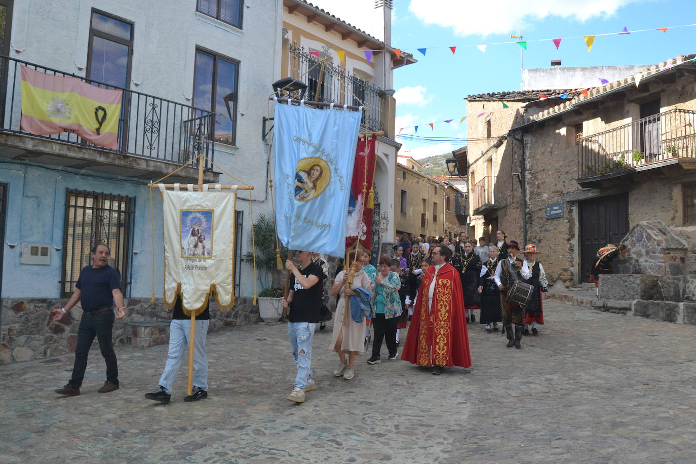 Monsagro cumple con la tradicional subida del Cristo