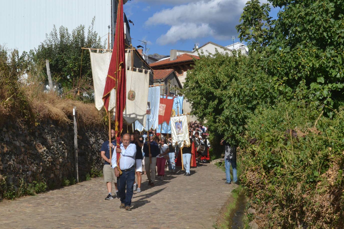 Monsagro cumple con la tradicional subida del Cristo