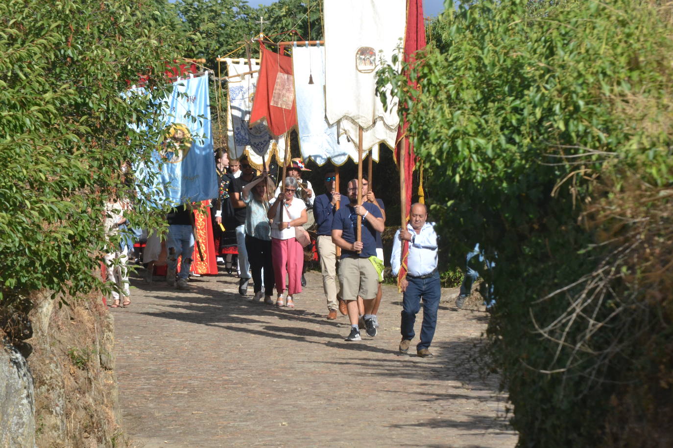 Monsagro cumple con la tradicional subida del Cristo