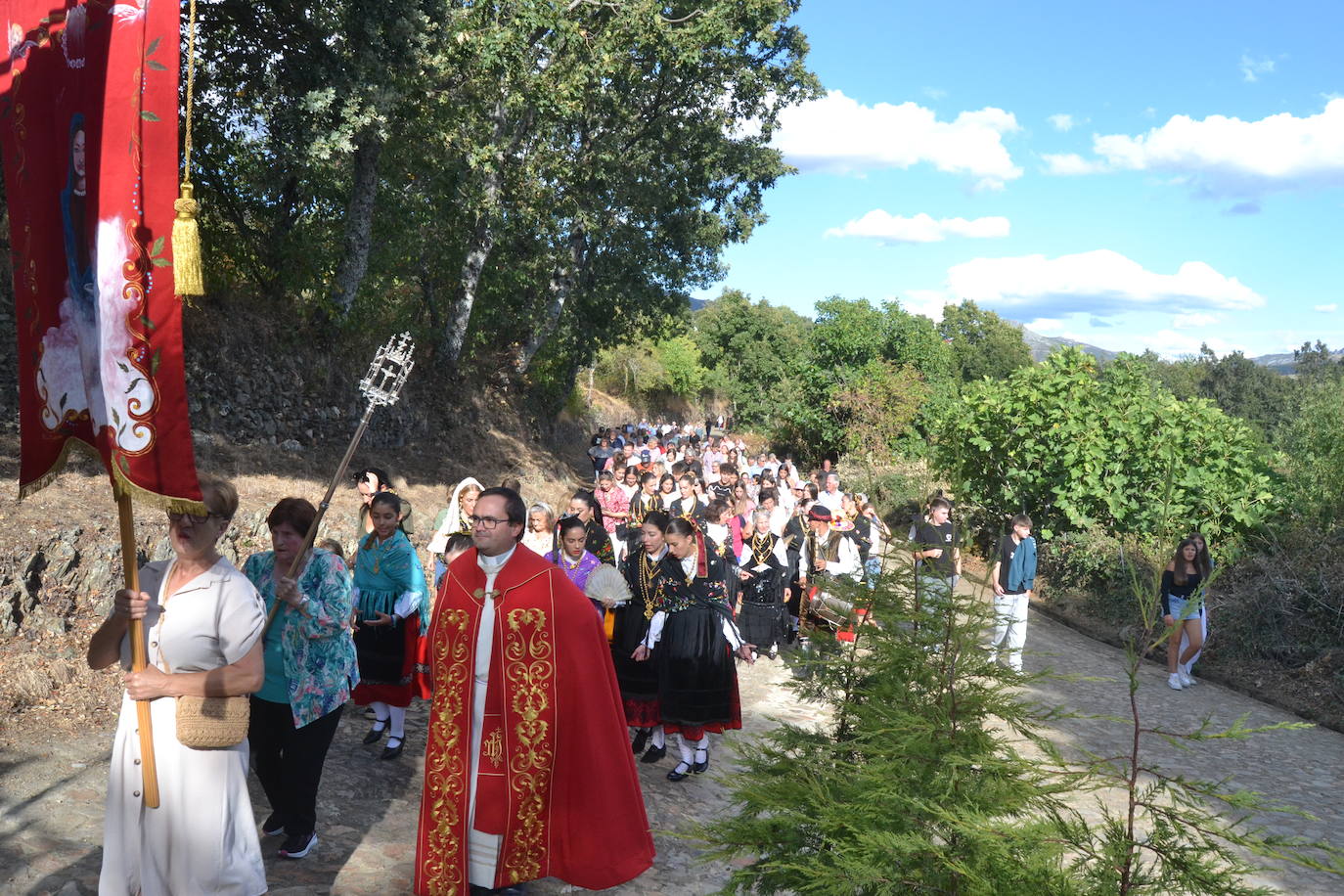 Monsagro cumple con la tradicional subida del Cristo
