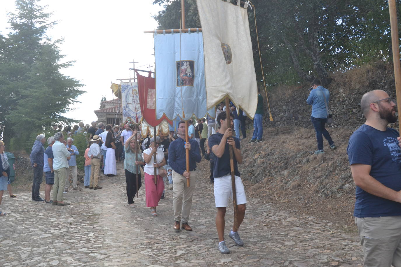Monsagro cumple con la tradicional subida del Cristo