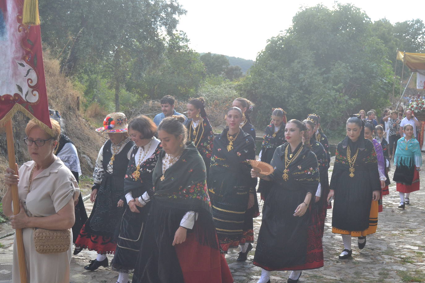 Monsagro cumple con la tradicional subida del Cristo