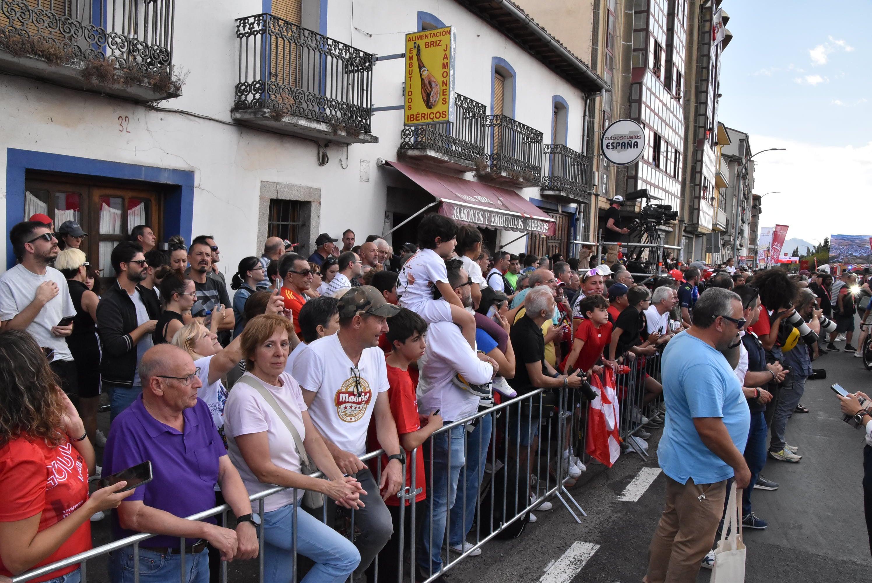 Guijuelo vive una gran jornada de ciclismo con gran ambiente en sus calles