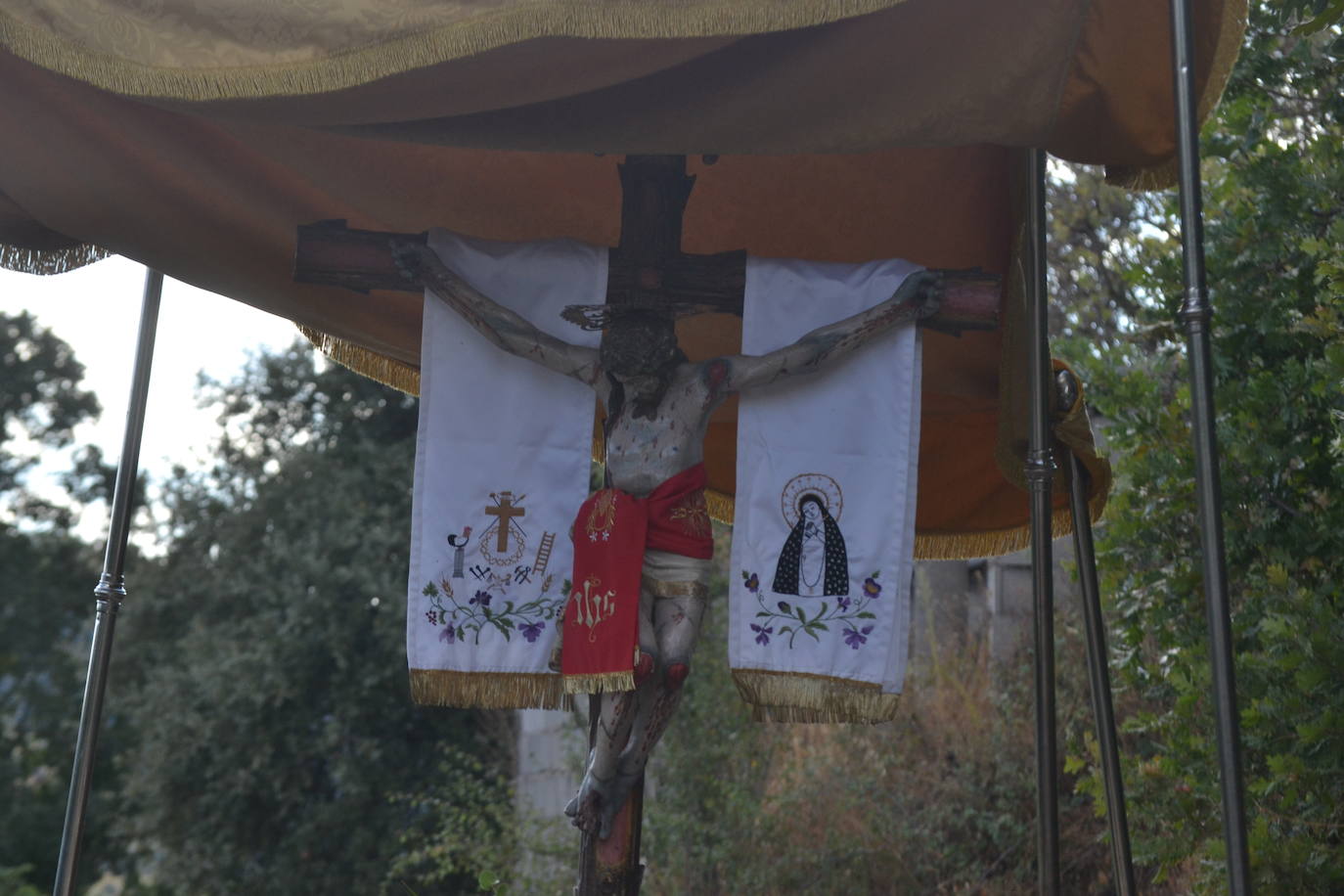 Monsagro cumple con la tradicional subida del Cristo