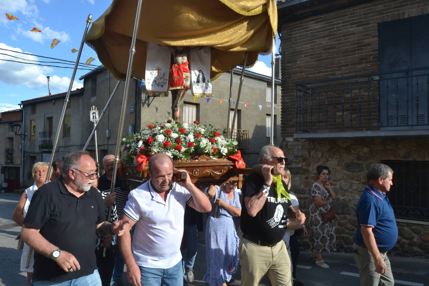 Monsagro cumple con la tradicional subida del Cristo