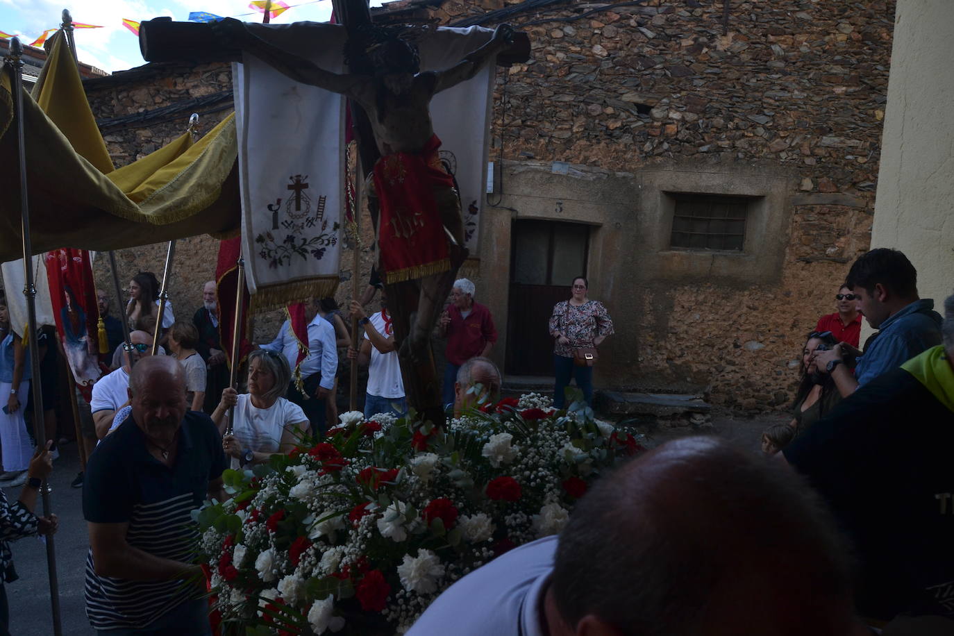 Monsagro cumple con la tradicional subida del Cristo