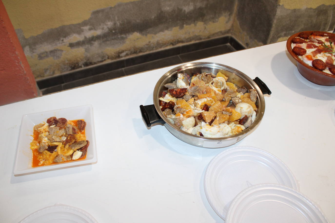 San Esteban de la Sierra saborea el limón y su día de peñas