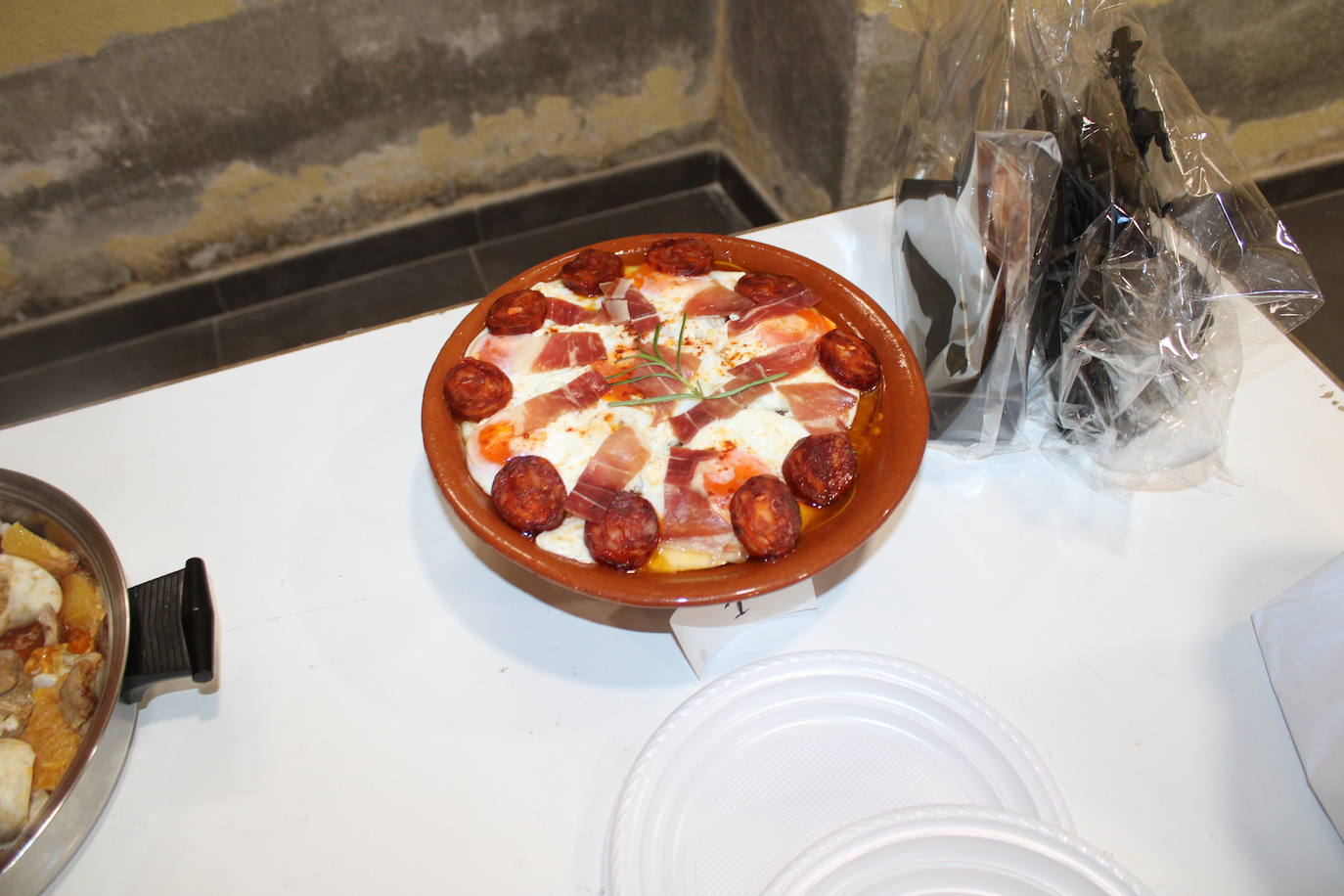 San Esteban de la Sierra saborea el limón y su día de peñas