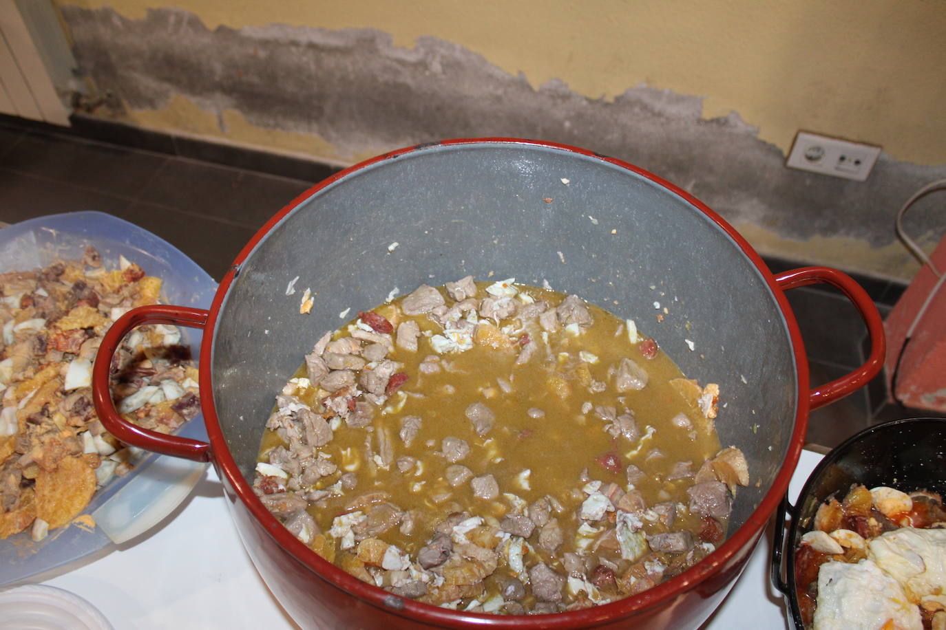 San Esteban de la Sierra saborea el limón y su día de peñas