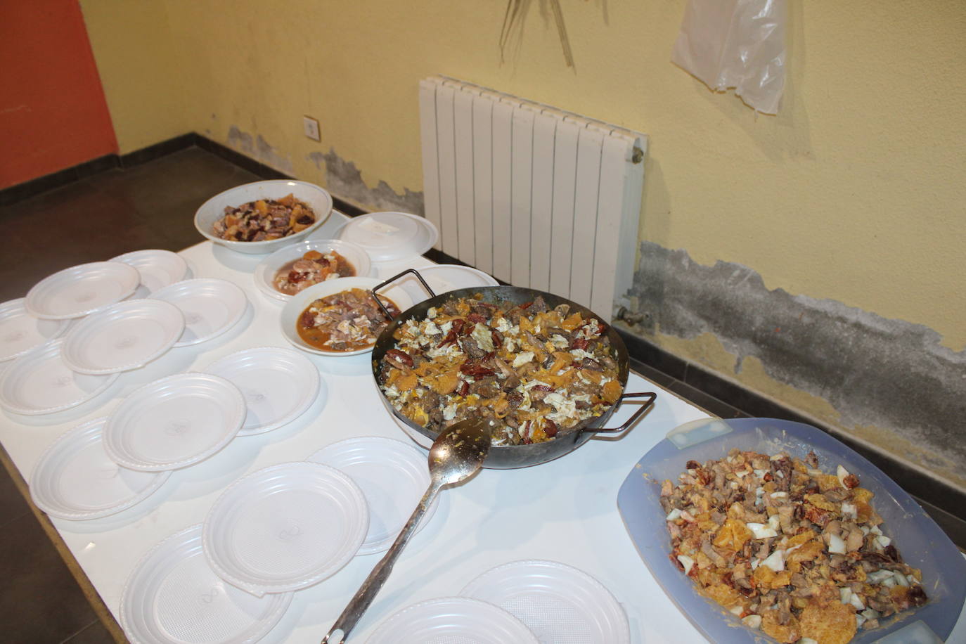 San Esteban de la Sierra saborea el limón y su día de peñas