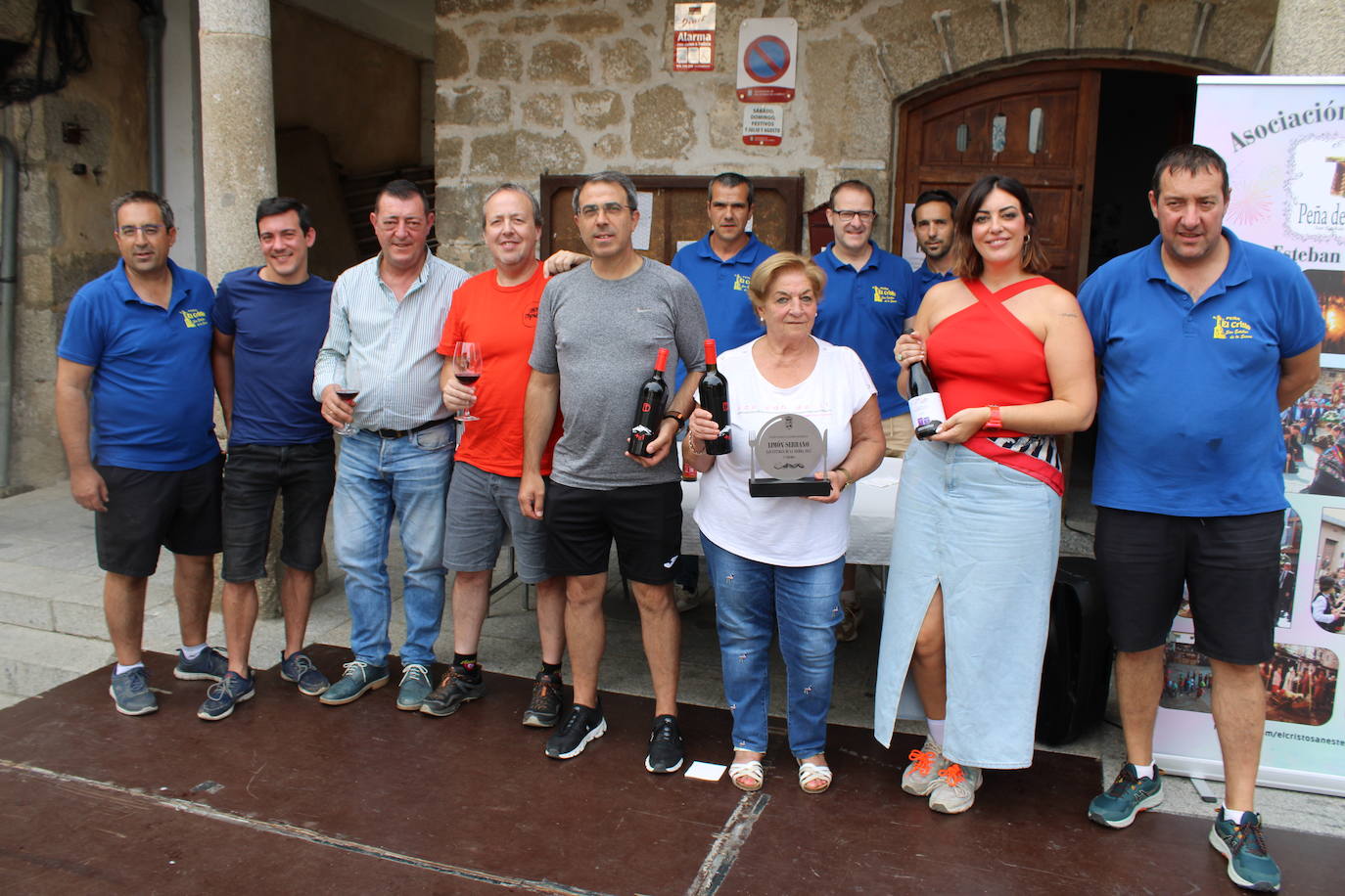 San Esteban de la Sierra saborea el limón y su día de peñas
