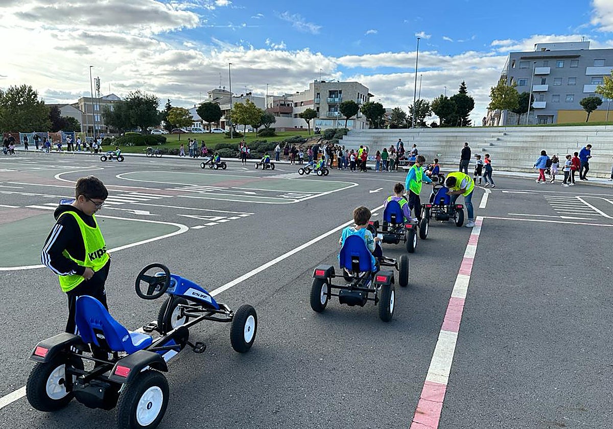 Pequeños participando en la Semana de la Movilidad en Carbajosa en otras ediciones.