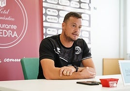 Oriol Riera, durante la rueda de prensa de este viernes.