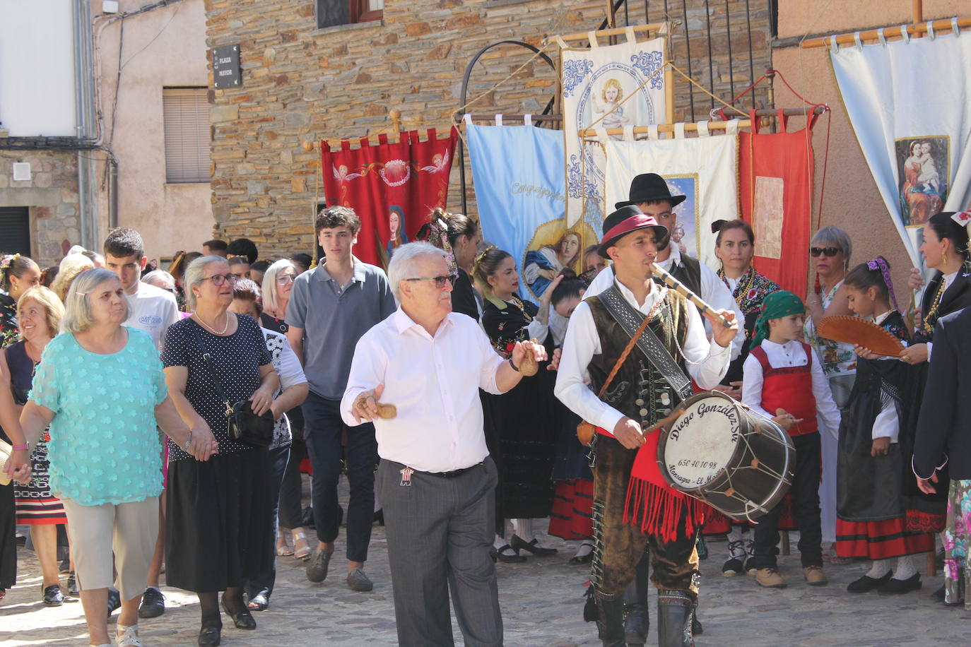 Exhibición de folclore en Monsagro para el Santo Cristo del Amparo