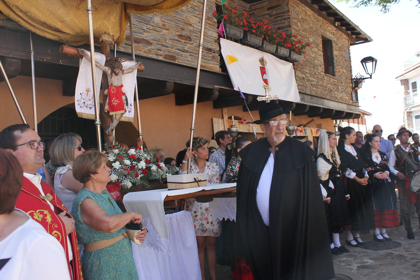 Exhibición de folclore en Monsagro para el Santo Cristo del Amparo