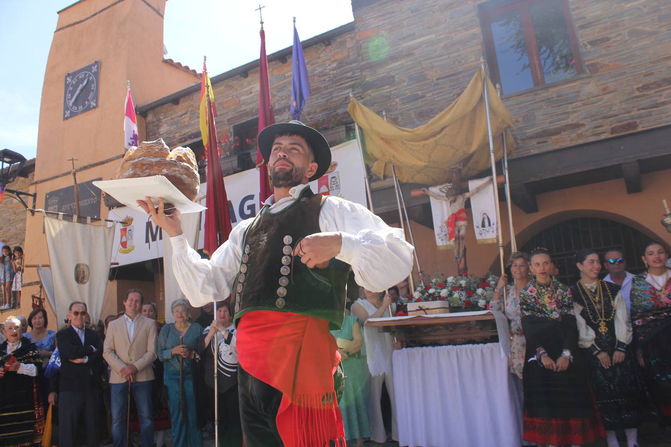 Exhibición de folclore en Monsagro para el Santo Cristo del Amparo