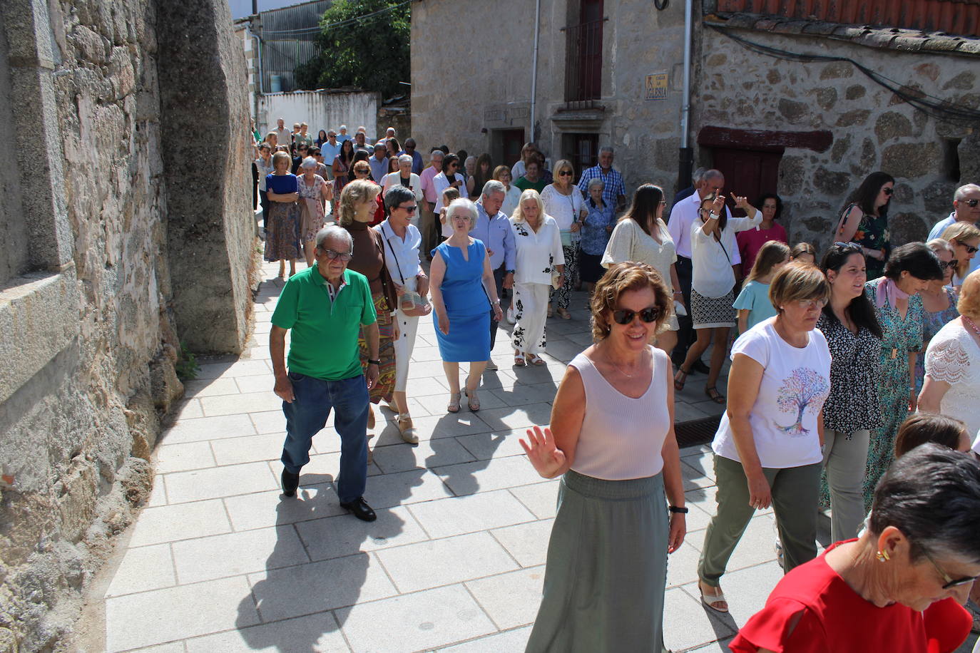 Los fieles de Sanchotello acompañan al Cristo