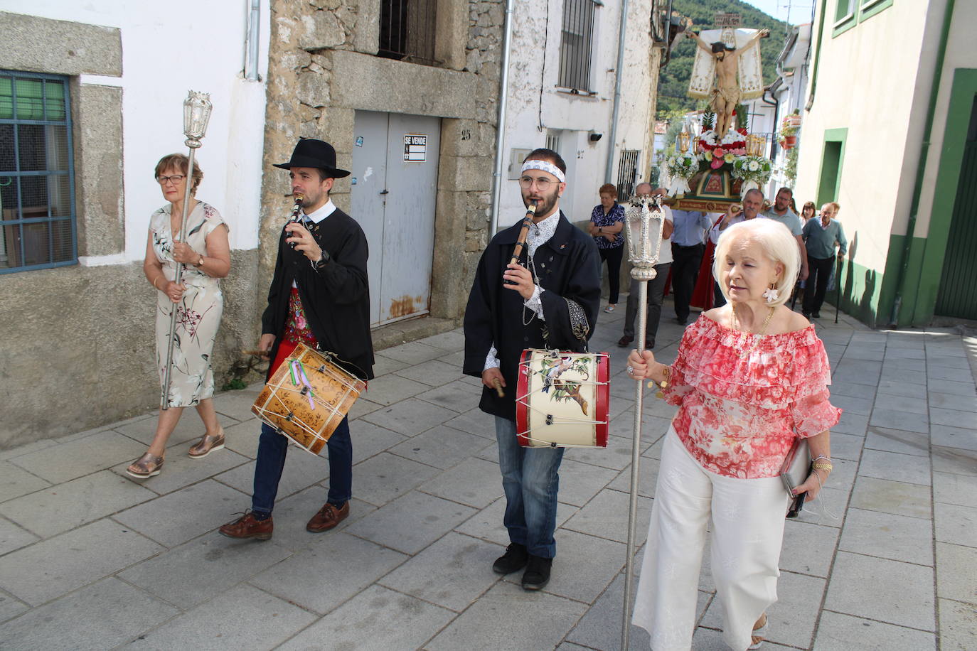 Los fieles de Sanchotello acompañan al Cristo