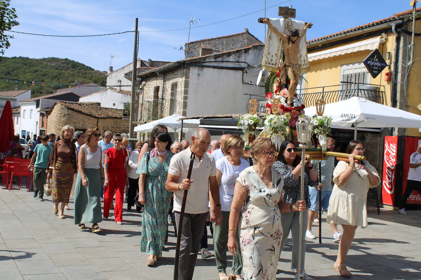 Los fieles de Sanchotello acompañan al Cristo