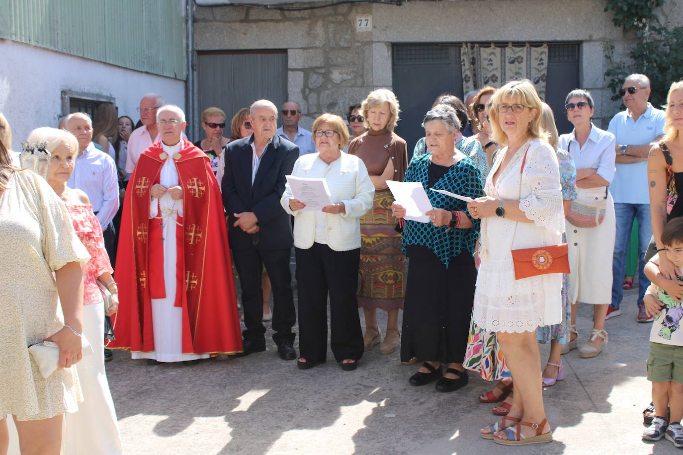 Los fieles de Sanchotello acompañan al Cristo