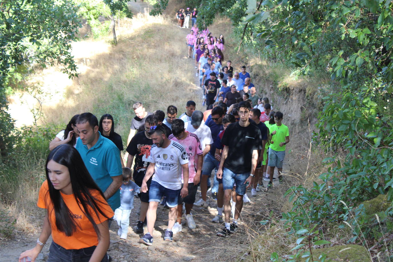 San Esteban de la Sierra celebra una intensa jornada de vísperas en honor al Cristo