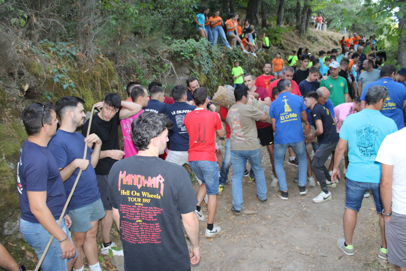 San Esteban de la Sierra celebra una intensa jornada de vísperas en honor al Cristo