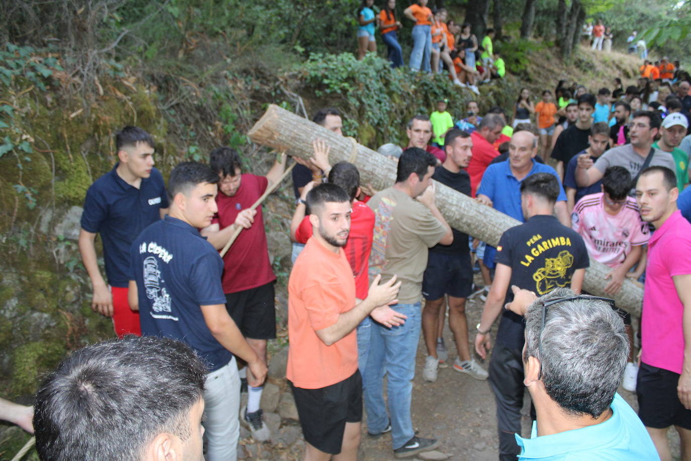 San Esteban de la Sierra celebra una intensa jornada de vísperas en honor al Cristo