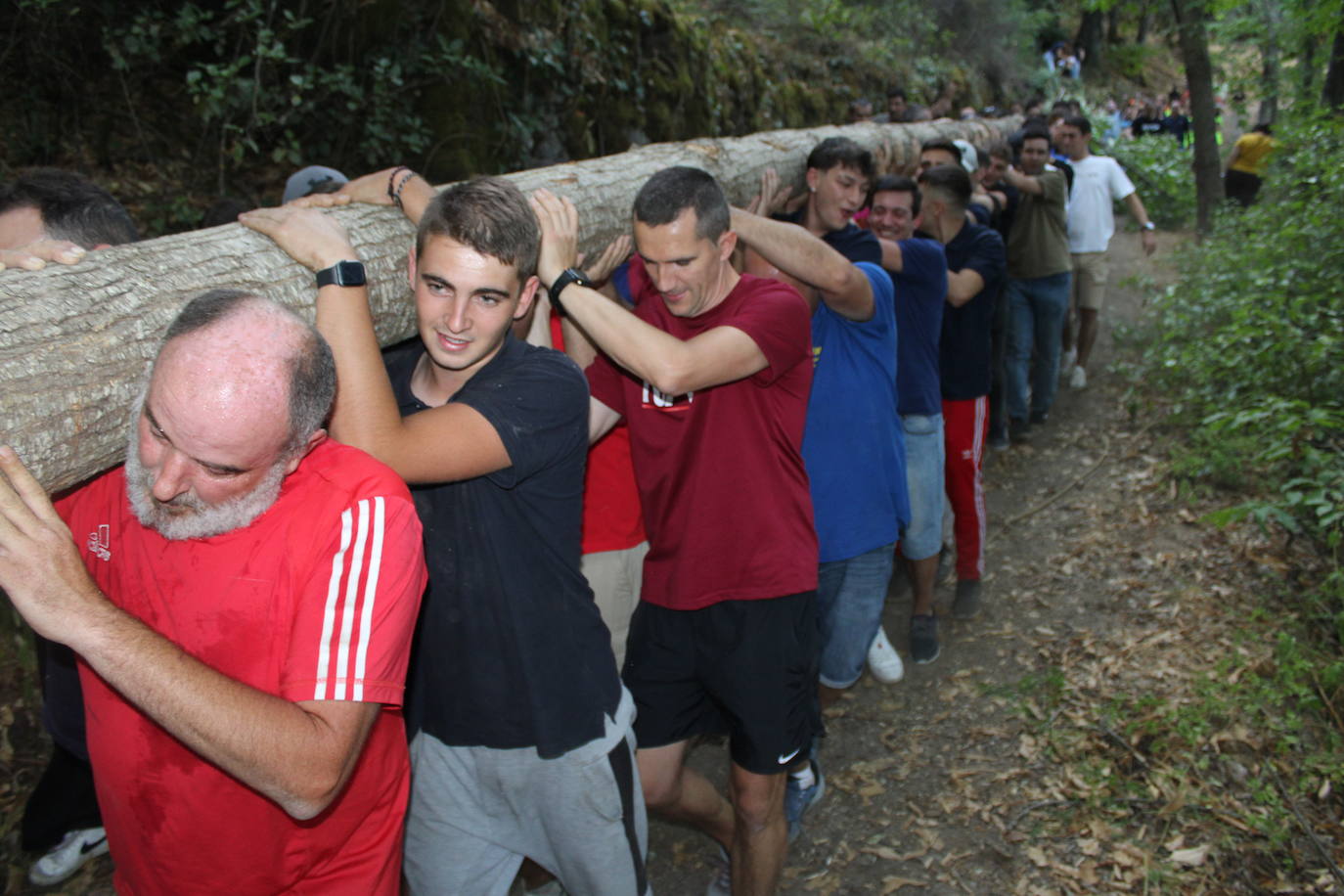 San Esteban de la Sierra celebra una intensa jornada de vísperas en honor al Cristo