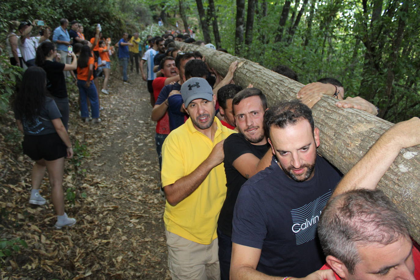 San Esteban de la Sierra celebra una intensa jornada de vísperas en honor al Cristo