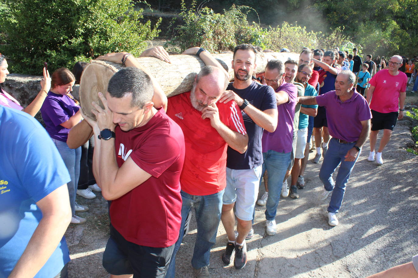 San Esteban de la Sierra celebra una intensa jornada de vísperas en honor al Cristo