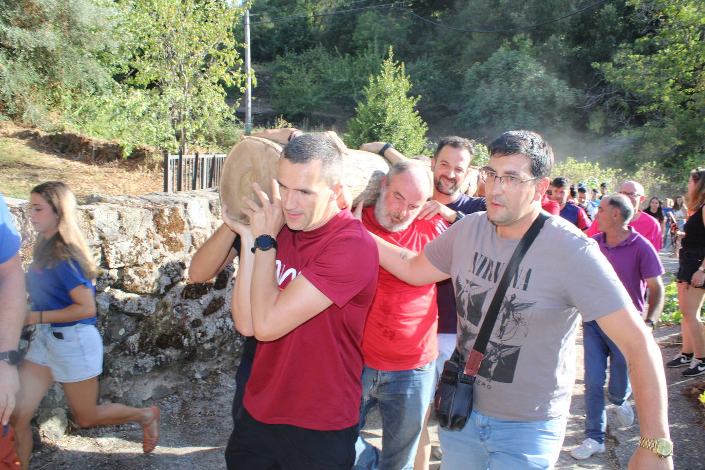 San Esteban de la Sierra celebra una intensa jornada de vísperas en honor al Cristo