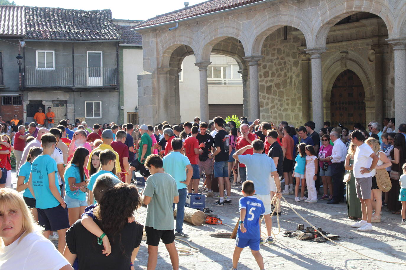 San Esteban de la Sierra celebra una intensa jornada de vísperas en honor al Cristo