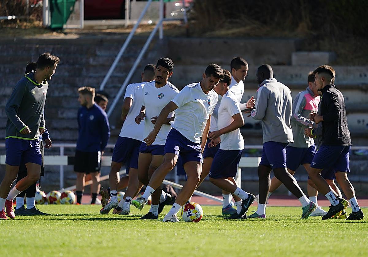 Entrenamiento del pasado jueves en Las Pistas, donde hoy el Salamanca UDS recibe al Atlético Astorga.