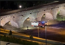 Dotación de Bomberos dirigiéndose al lugar del incendio