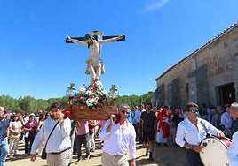 Procesión con el Cristo del Monte en Alaraz