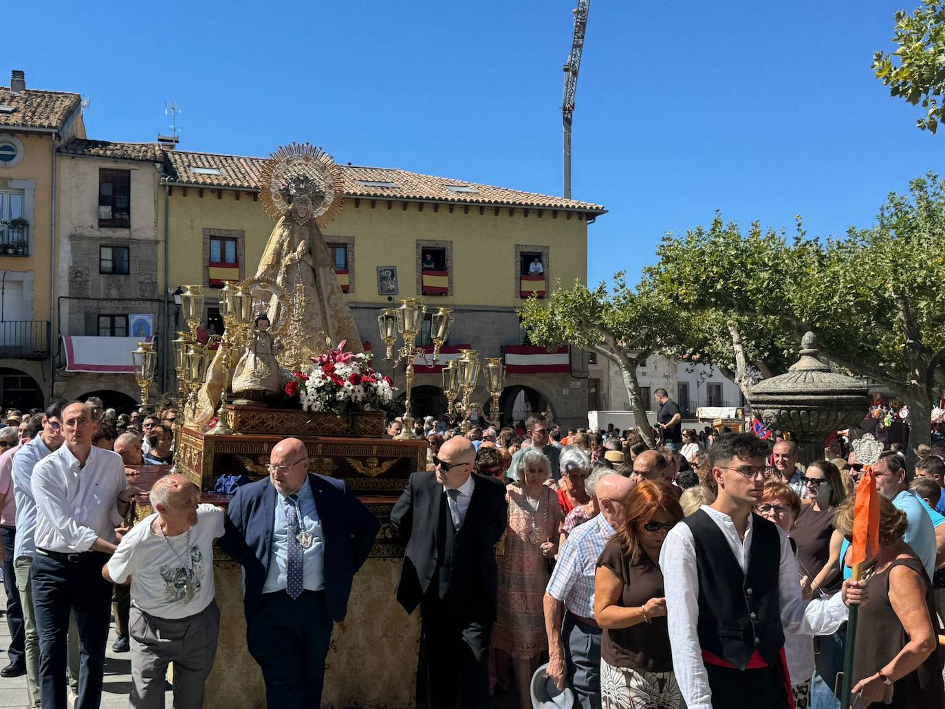 La Virgen de la Vega luce con esplendor en Piedrahita