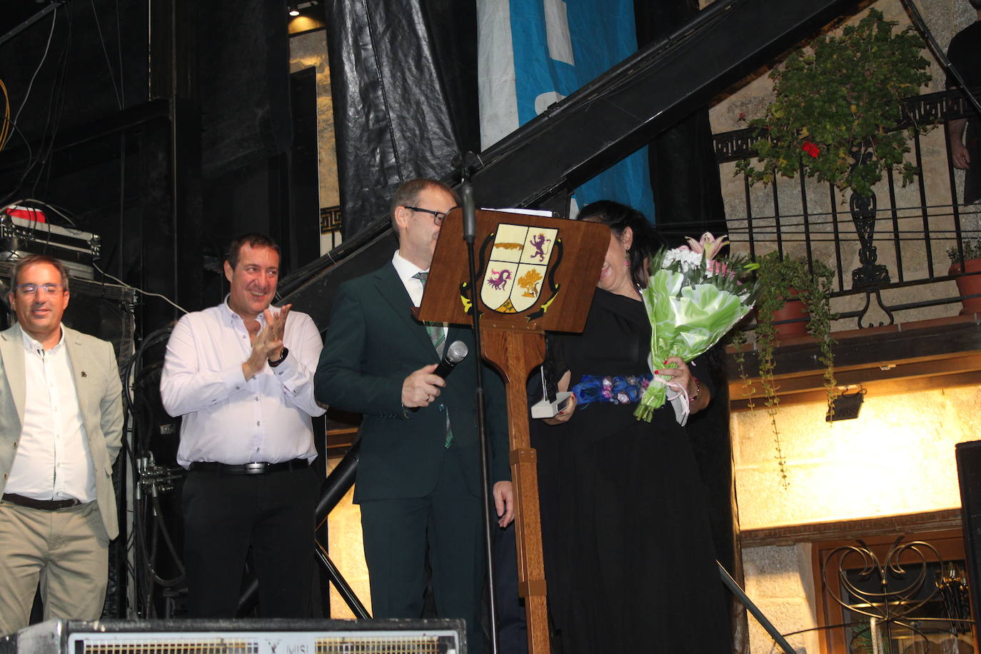 San Esteban de la Sierra celebra una intensa jornada de vísperas en honor al Cristo