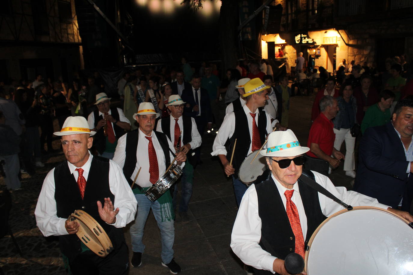 San Esteban de la Sierra celebra una intensa jornada de vísperas en honor al Cristo