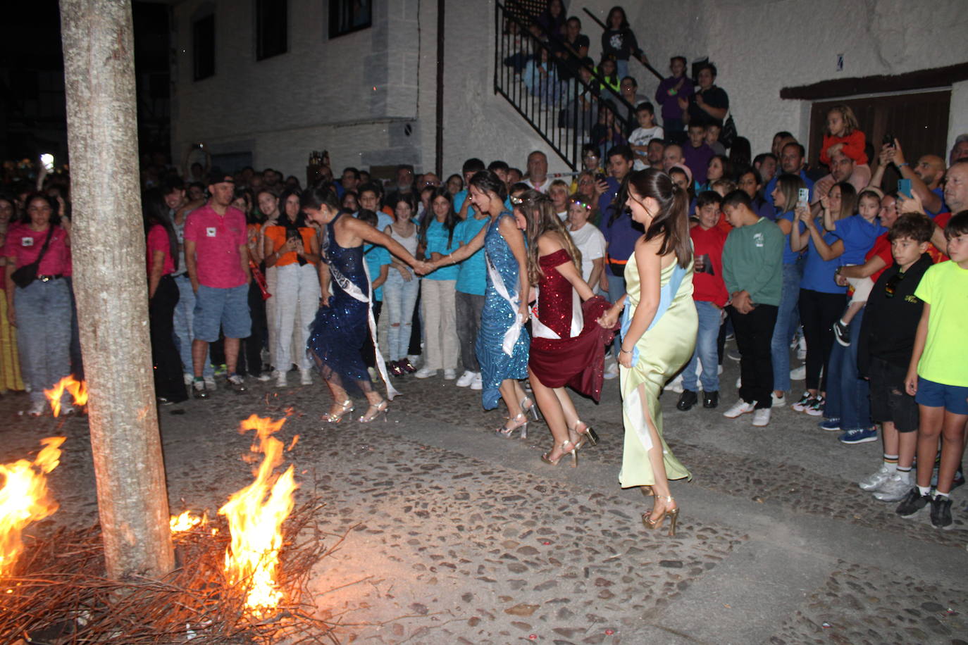 San Esteban de la Sierra celebra una intensa jornada de vísperas en honor al Cristo