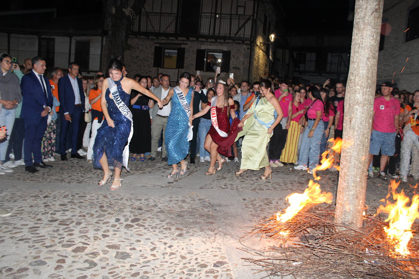 San Esteban de la Sierra celebra una intensa jornada de vísperas en honor al Cristo